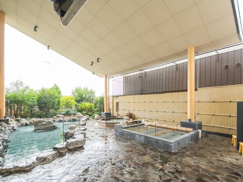 八つの露天風呂「ゆのね」
開放的な広々とした露天風呂で湯浴み満喫