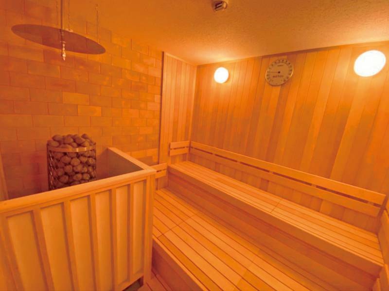 【大浴場/ロウリュバス】サウナ風呂。水蒸気で体感温度を上げて発汗作用促進！檜の香りでリフレッシュ