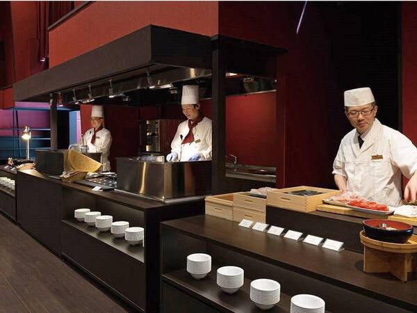 【約80品!愛媛の彩りビュッフェ/例】ステーキ、握り寿司、パスタは目の前で料理人が調理！