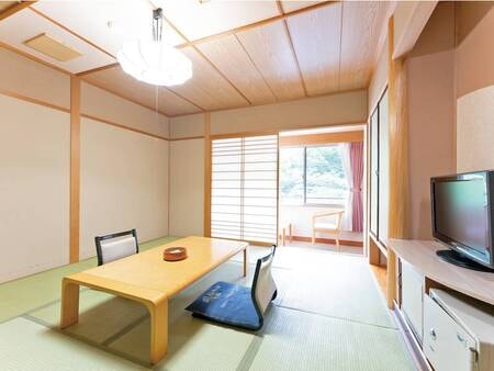 和室（全室禁煙）/例　時折聞こえる木々の重なる音や時間が止まったかのような静寂。都心では味わえない贅沢なお時間をお過ごしください