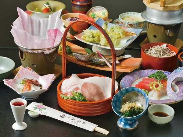 【夕食/例】メインは豚のしゃぶしゃぶ。量控えめの会席。