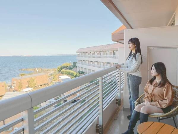 【ラビスタツイン/写真一例】バルコニーにて海風を感じる