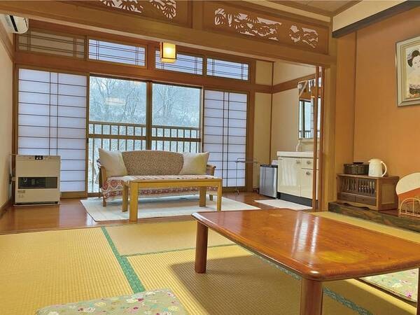 【客室/例】人数に合わせ6畳~10畳の和室へご案内(宿お任せ)。窓からは只見川や大谷川が望め、川音が旅の疲れを癒します※トイレは共同となります(客室にございません)