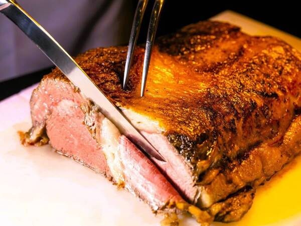 【夕食/例】6/1~7/18の期間は初夏のスペシャリティ「肉フェア」。黒毛和牛ローストビーフや鴨ロースの天ぷらなど、ビュッフェスタイルで存分にどうぞ