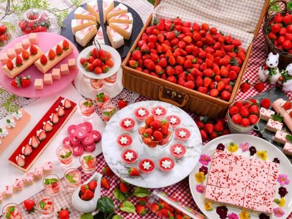 【夕食バイキング/例】3/20～5/10は春のストロベリーフェアを開催！