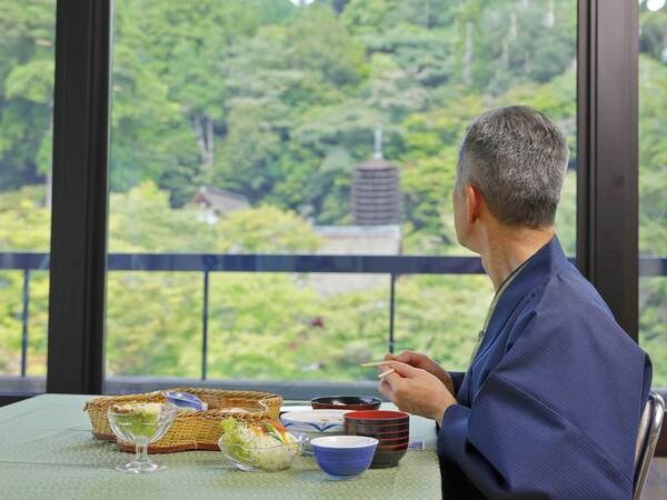 食事会場眺望例/談山神社を箱庭のように望む