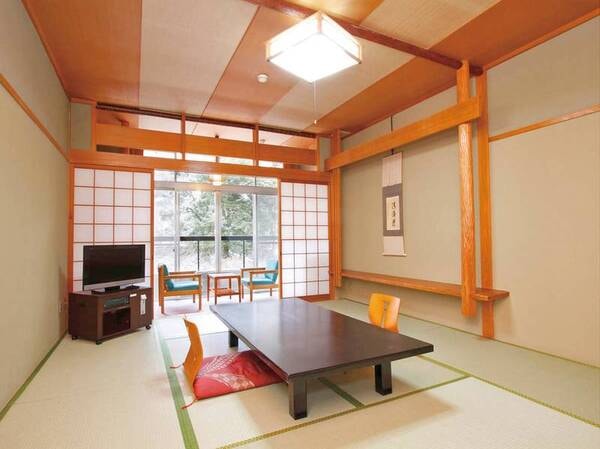 【本館和室】ご家族やご夫婦にオススメ。部屋毎に異なる眺望で、奈良の歴史と自然の移ろいを感じて頂けます。