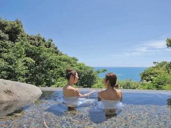 休暇村 南紀勝浦／【露天風呂】夜は満天の星空や月明り、翌朝は眩い朝日を望む