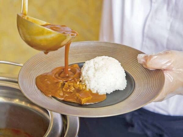 夕食サービスコーナー：熊野牛すじカレー（例）