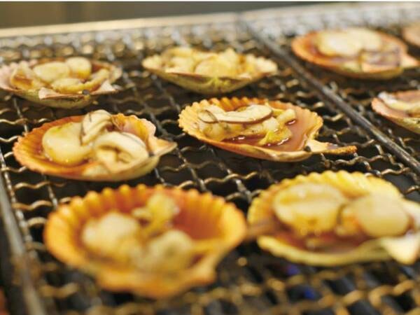 【バイキング例】オープンキッチンで熱々ヒオウギ貝焼き

