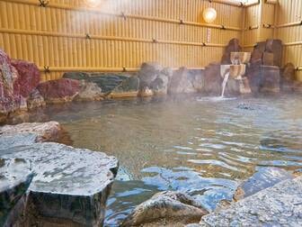 湯の里小町温泉しこくや/【露天風呂】滑らかな肌触りの湯は自家源泉