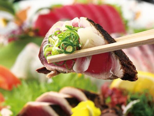 【お造り大皿盛と土佐の味会席/例】高知のご馳走「鰹のたたき」肉厚で食べ応え抜群!