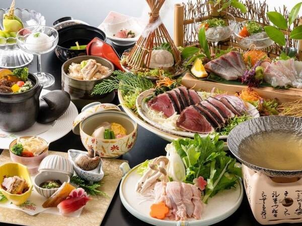 【土佐を味わう豪華会席/冬の例】黒毛和牛によさこい尾鶏やどろめ、カンパチ旬魚などのお刺身、皿鉢料理を堪能！