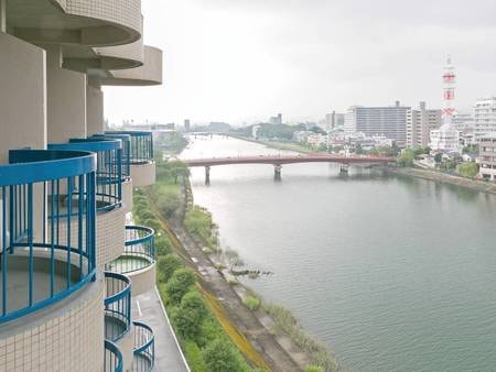 川側和室からの眺望　龍馬の泳いだ鏡川一望