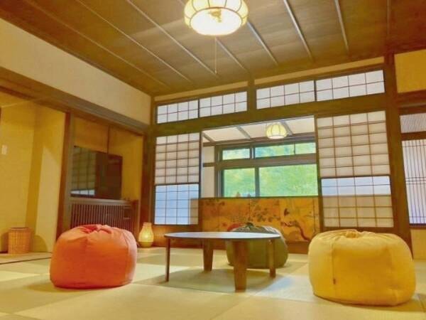 【禁煙】和室★敷布団タイプ／写真例　開放的な窓からは庭園が望められる