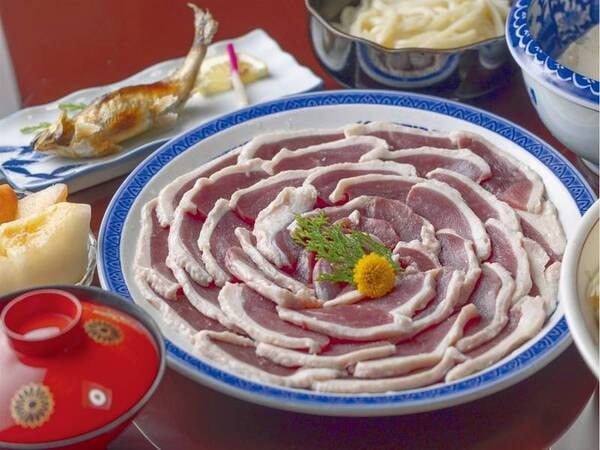 【カモ鍋（スタンダード）/例】鴨鍋は旨味溢れるジューシーさが人気