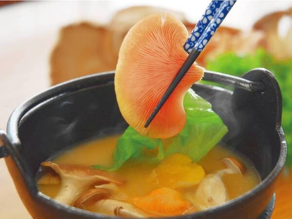 夕食バイキング/例 自慢のキノコ鍋