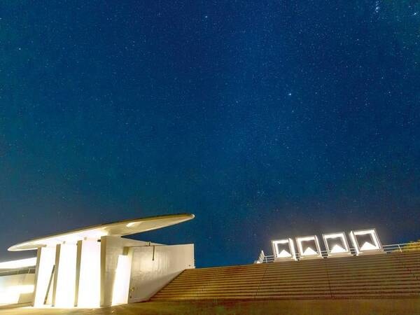 外観(夜)