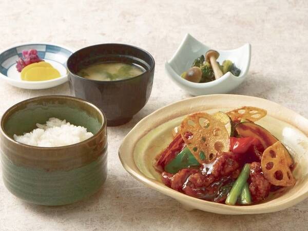 ある日のメニュー【黒酢いため御膳】