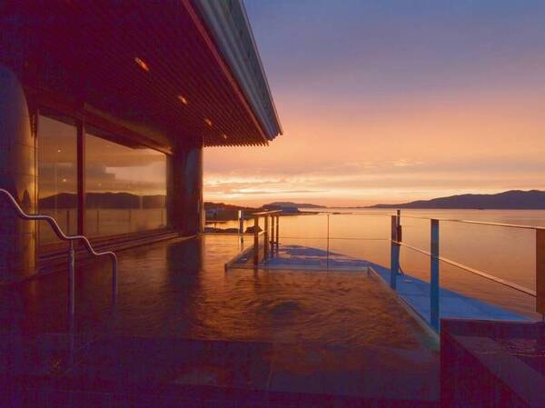 【玄宗の湯】油谷湾を一望する露天風呂