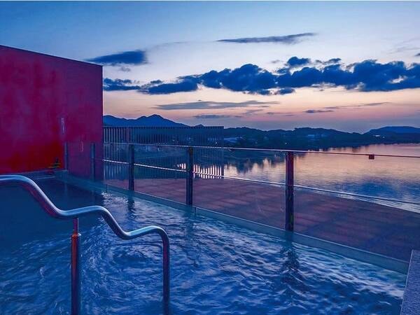 【楊貴妃の湯】油谷湾を一望する露天風呂