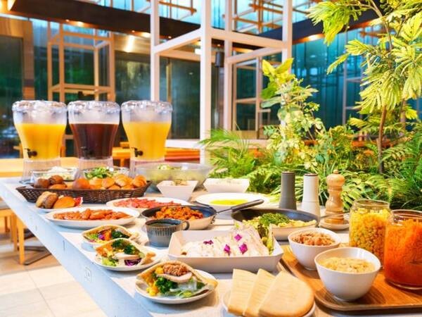 【朝食ビュッフェ／例】大分や九州の食材を使った地産地消メニューやライブキッチンで出来立てを味わう