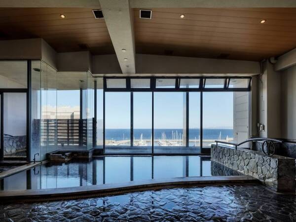 【大浴場】6階 地上20mから別府湾を望む。源泉かけ流しの温泉を満喫