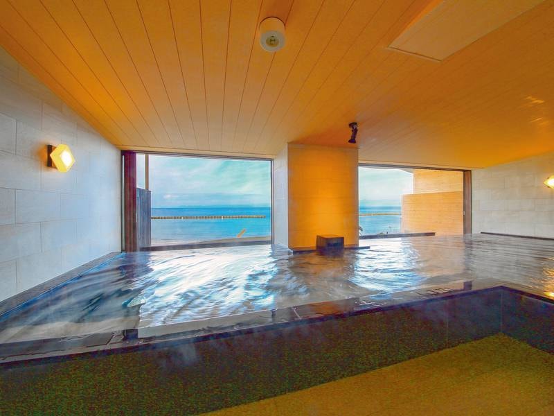 展望大浴場_悠然と広がる駿河湾の美景を一望