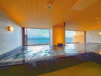 大江戸温泉物語わんわんリゾート 西伊豆／展望大浴場_悠然と広がる駿河湾の美景を一望