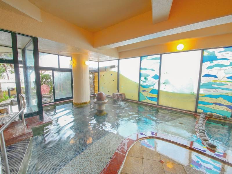 大浴場_ゆっくりリラックスして入浴できる1階の大浴場