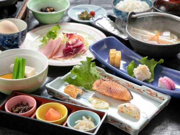 【朝食/例】地元の野菜などを中心にした体に優しい自慢の和朝食