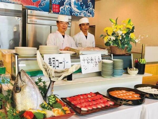 寿司・ステーキ・天ぷらはライブキッチンにて調理いたします♪