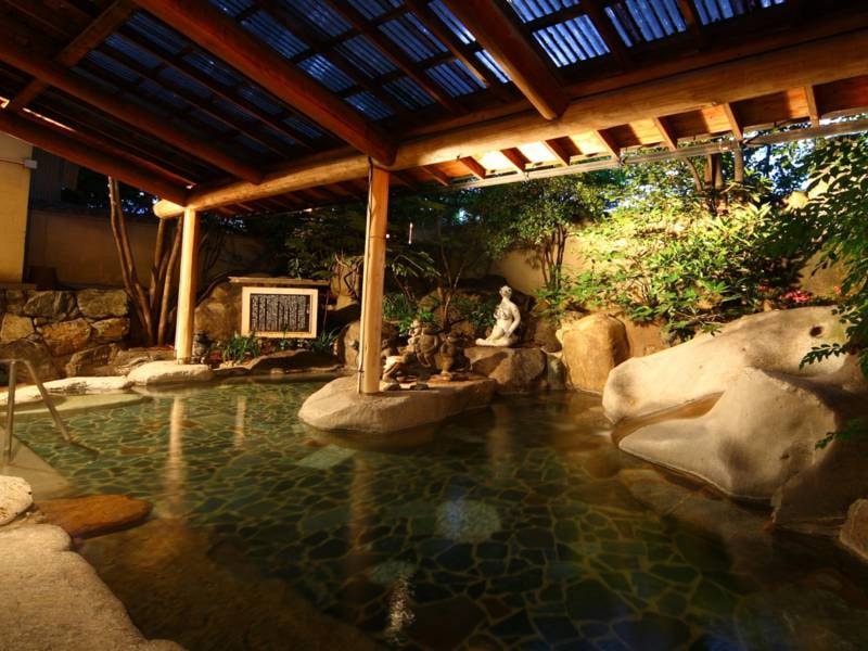 【千歳の湯（内湯）・かっぱの湯（露天風呂）】脇にある“かっぱ伝説”もぜひご一読を