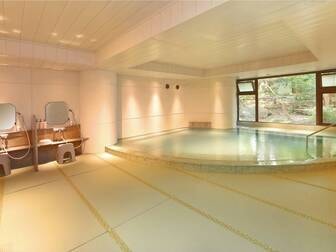 ホテルパーレンス小野屋／【畳風呂】九州初の畳風呂は柔らかな肌ざわりで滑りにくく、心地よさ抜群！