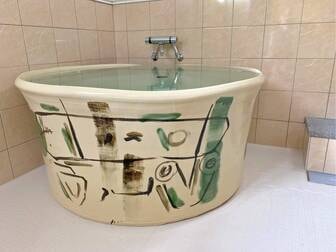 延命館／家族風呂【陶器風呂】ほのかな硫黄の香りが感じられる源泉かけ流しの湯が楽しめる