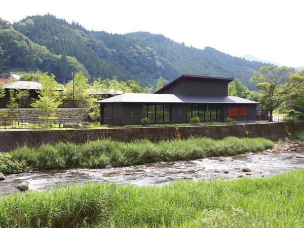 雄大な山々に囲まれ矢部川のせせらぎにつつまれながら上質なひとときを