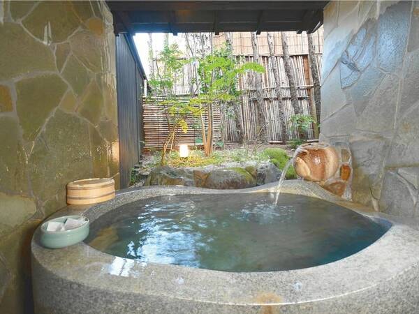 【客室風呂】お茶風呂を愉しめる自慢の石風呂