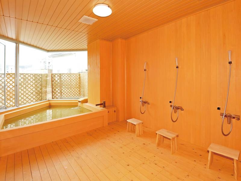 【大浴場/例】旅の疲れをゆっくり癒す、檜の大浴場も完備
