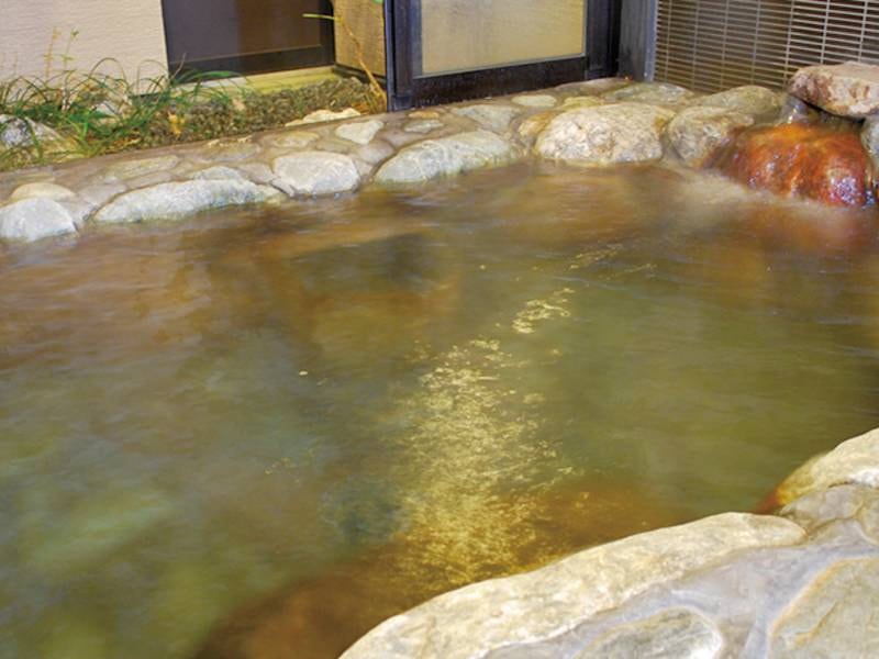 【貸切風呂/例】自然な雰囲気が漂う岩風呂（※別途有料）