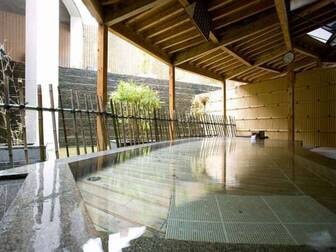 ホテルヴェルデ/【大浴場】天然アルカリ性単純温泉の露天風呂(pH9.180) なめらかで透明なお湯が自慢の温泉です