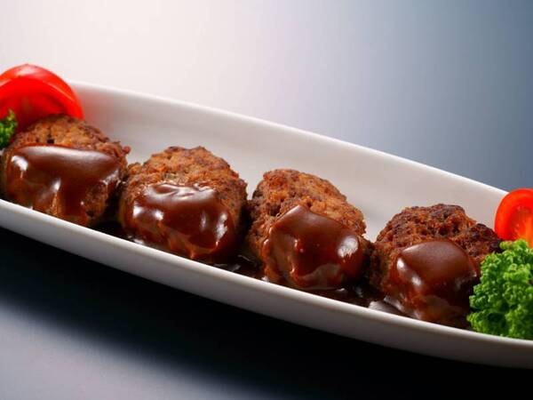 【夕食バイキング】お子様にも大人気♪阿蘇名物のあか牛ハンバーグをご用意
