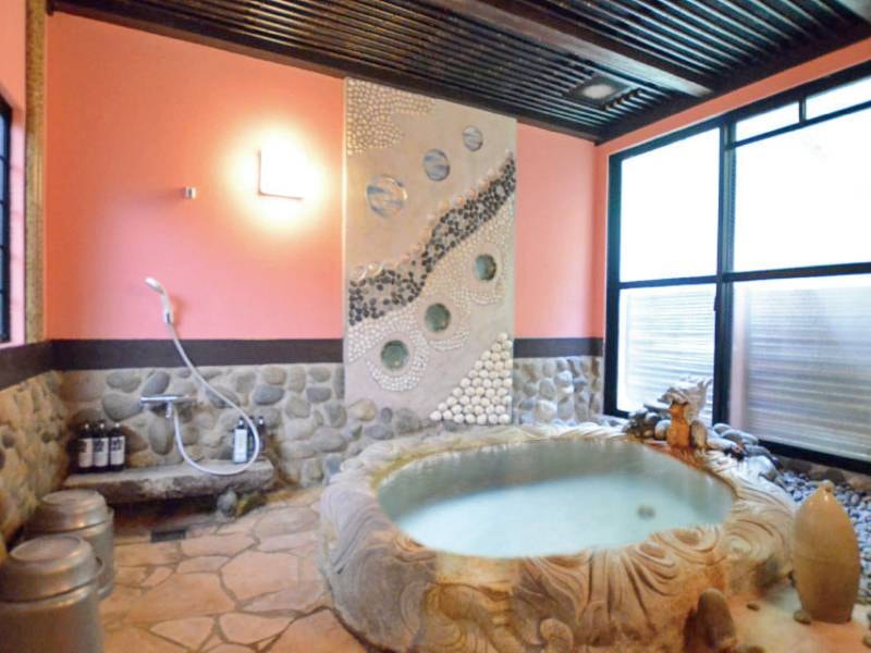 半露天風呂（全客室に各1ずつあり）