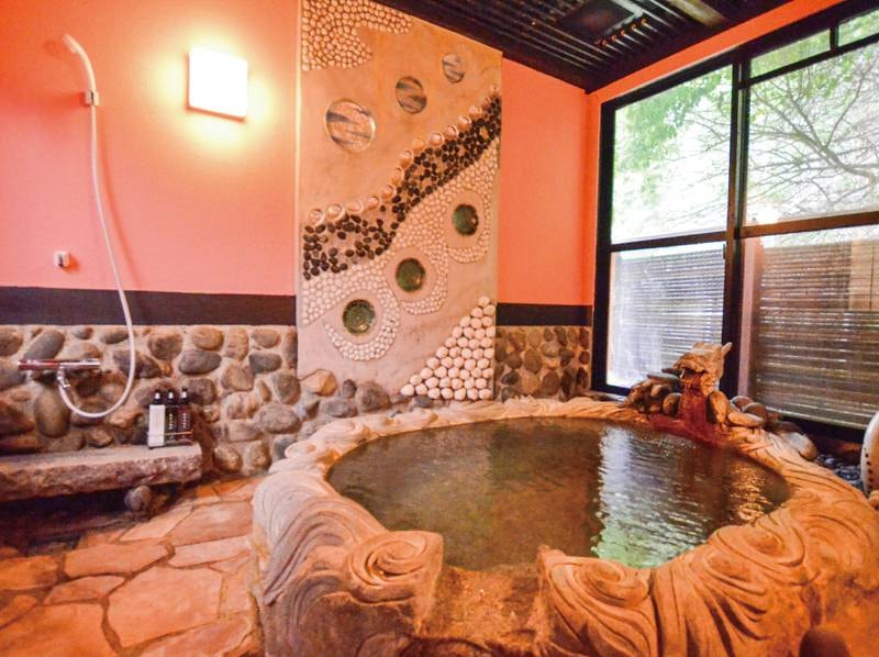 半露天風呂（全客室に各1ずつあり）