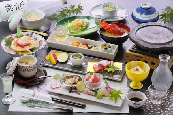 蟹の甲羅焼き、鮑、黒毛和牛の３大味覚が楽しめるプラン