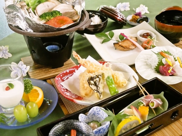 【夕食/例】季節会席（※内容は時季により変更）