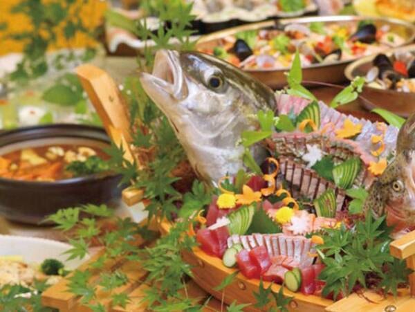 【夕食バイキング/例】お刺身コーナーは特に大人気