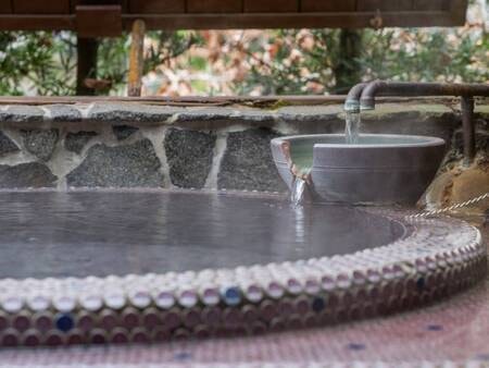 【露天付客室】四季の風を感じながら湯浴みをお楽しみください。