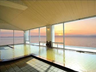 指宿シーサイドホテル/【大浴場】窓からは錦江湾を一望!