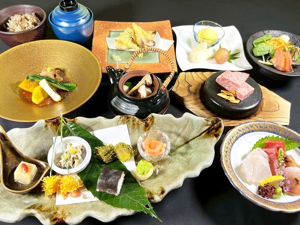 紫尾庵流創作懐石料理一例：薩摩の郷土料理や地元の素材をふんだんに使った四季折々のお料理です。