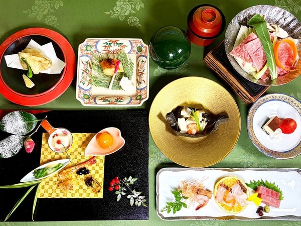 紫尾庵流創作懐石料理一例：薩摩の郷土料理や地元の素材をふんだんに使った四季折々のお料理です。